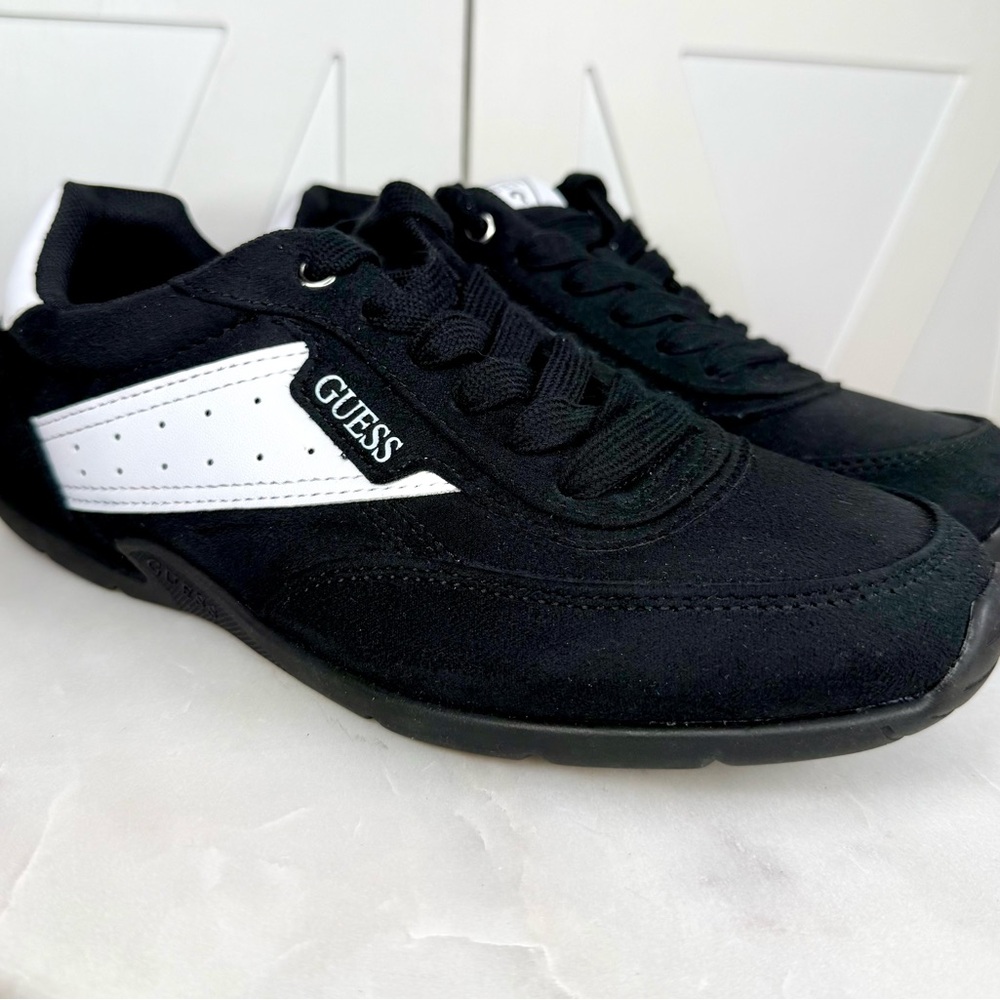 New GUESS Black and White Lace Up Suede Athletic Sneakers 7 Retro Y2K